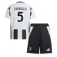 Otroški Nogometni dresi Juventus Manuel Locatelli #5 Domači 2024-25 Kratek Rokav (+ Kratke hlače)